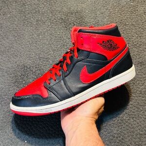 Jordan 1 Mid 'Alternate Bred' 2022 (Sz 8.5M/10W)